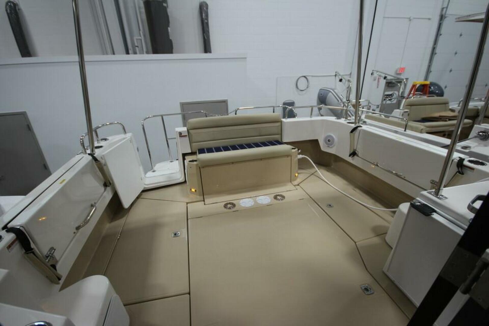 Slide: The Image of Ranger Tug R-31 Command Bridge Luxury Edition 2025 - 5157108