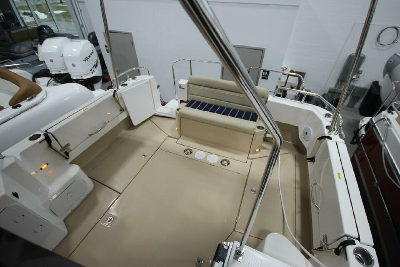 Slide: The Image of Ranger Tug R-31 Command Bridge Luxury Edition 2025 - 5157109