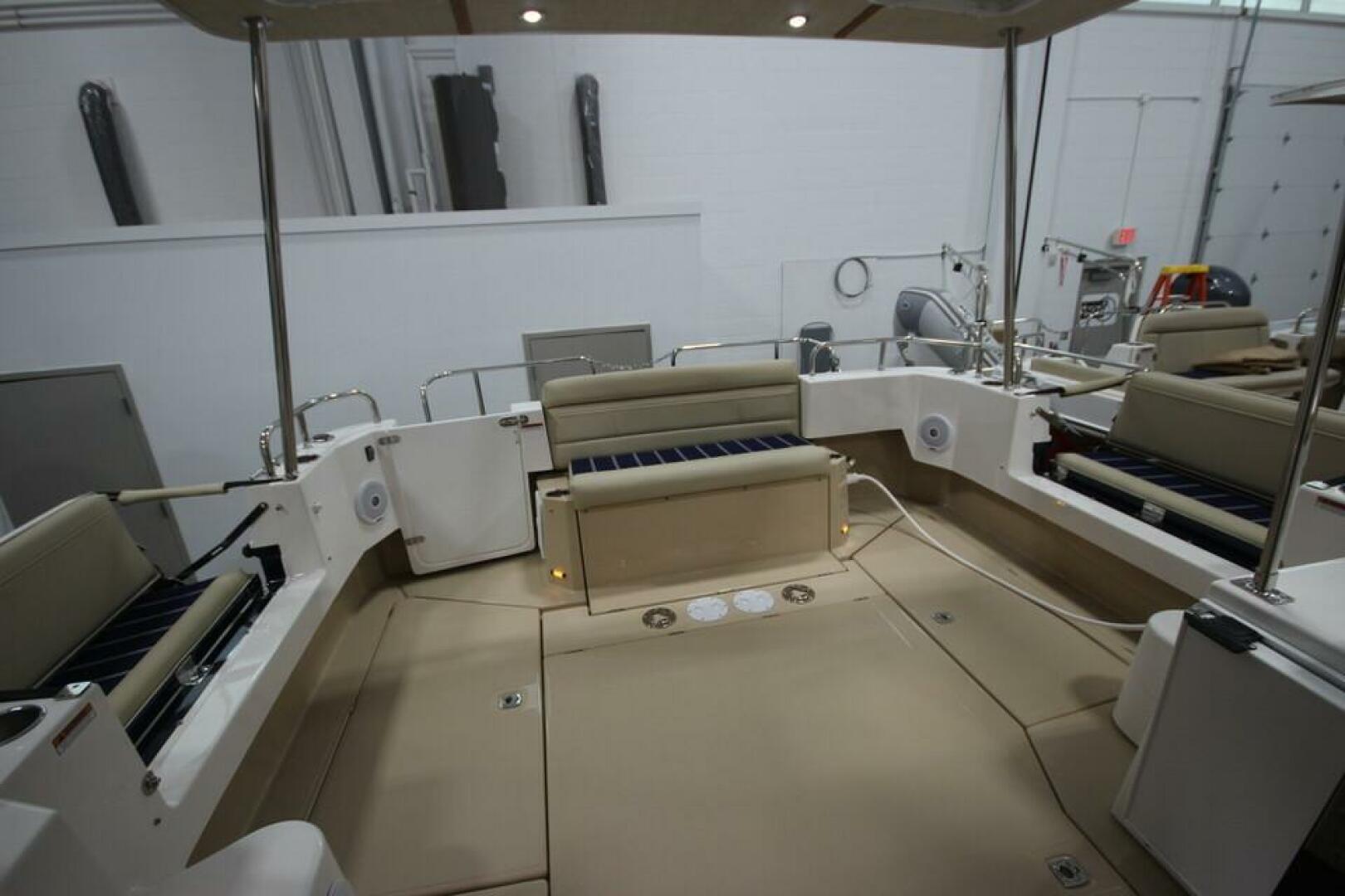 Slide: The Image of Ranger Tug R-31 Command Bridge Luxury Edition 2025 - 5157111