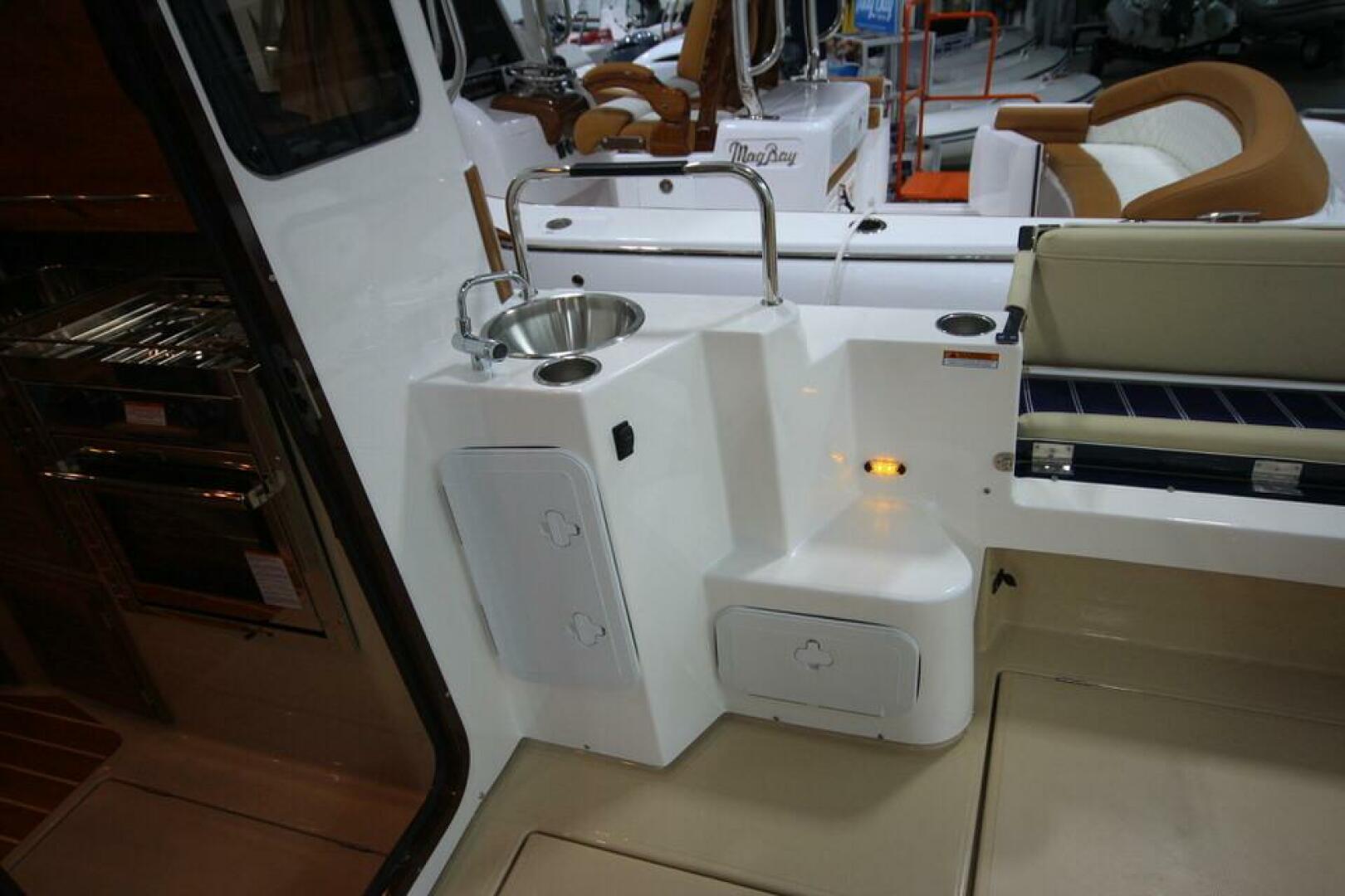 Slide: The Image of Ranger Tug R-31 Command Bridge Luxury Edition 2025 - 5157122