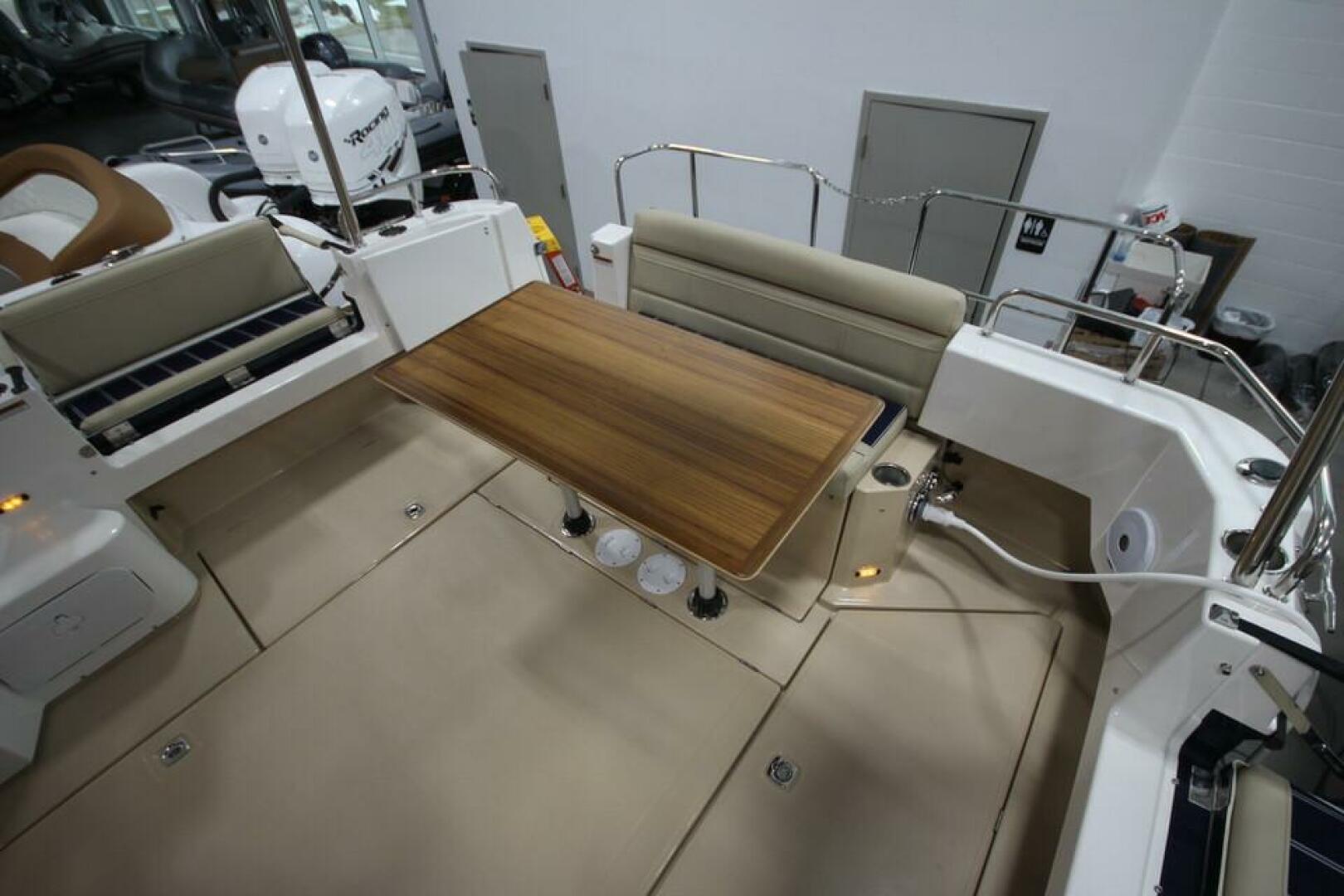 Slide: The Image of Ranger Tug R-31 Command Bridge Luxury Edition 2025 - 5157137