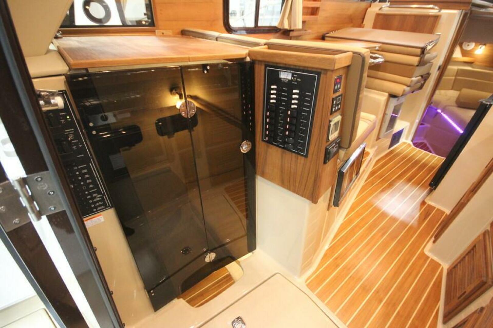 Slide: The Image of Ranger Tug R-31 Command Bridge Luxury Edition 2025 - 5157144