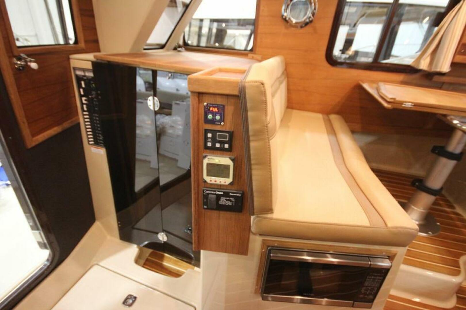 Slide: The Image of Ranger Tug R-31 Command Bridge Luxury Edition 2025 - 5157145