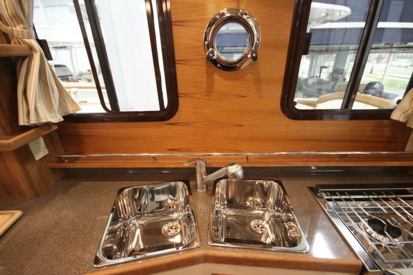 Slide: The Image of Ranger Tug R-31 Command Bridge Luxury Edition 2025 - 5157160