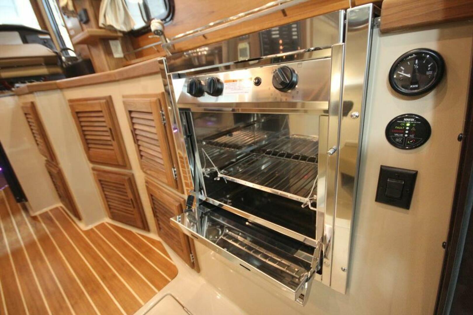 Slide: The Image of Ranger Tug R-31 Command Bridge Luxury Edition 2025 - 5157161