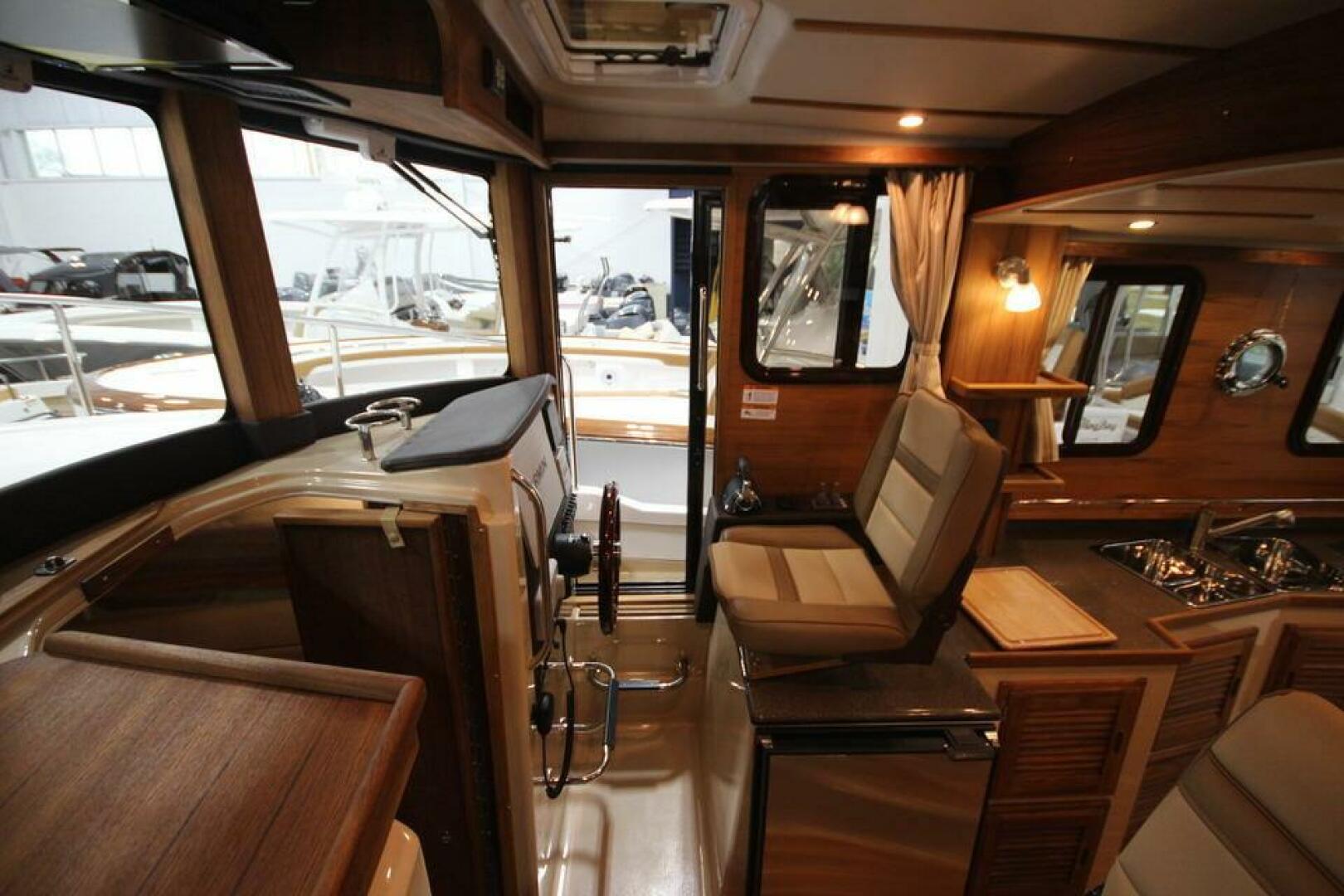 Slide: The Image of Ranger Tug R-31 Command Bridge Luxury Edition 2025 - 5157165