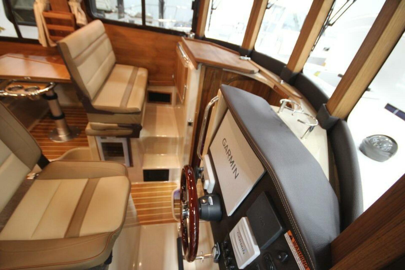 Slide: The Image of Ranger Tug R-31 Command Bridge Luxury Edition 2025 - 5157167