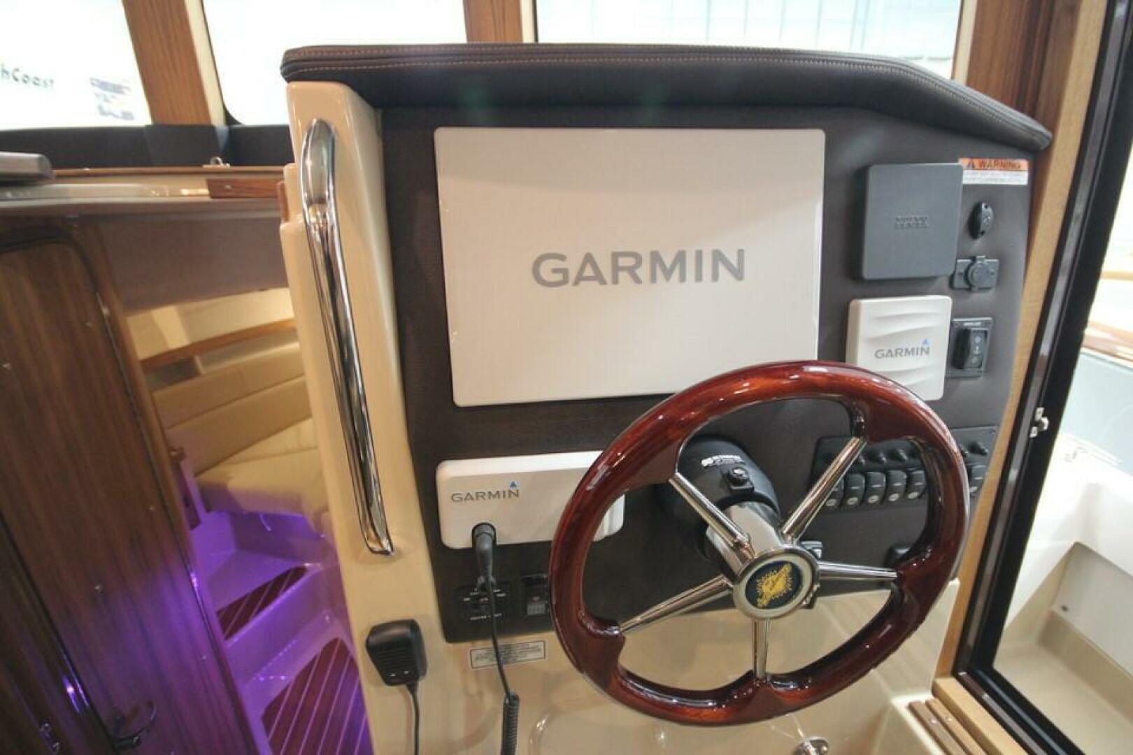 Slide: The Image of Ranger Tug R-31 Command Bridge Luxury Edition 2025 - 5157168