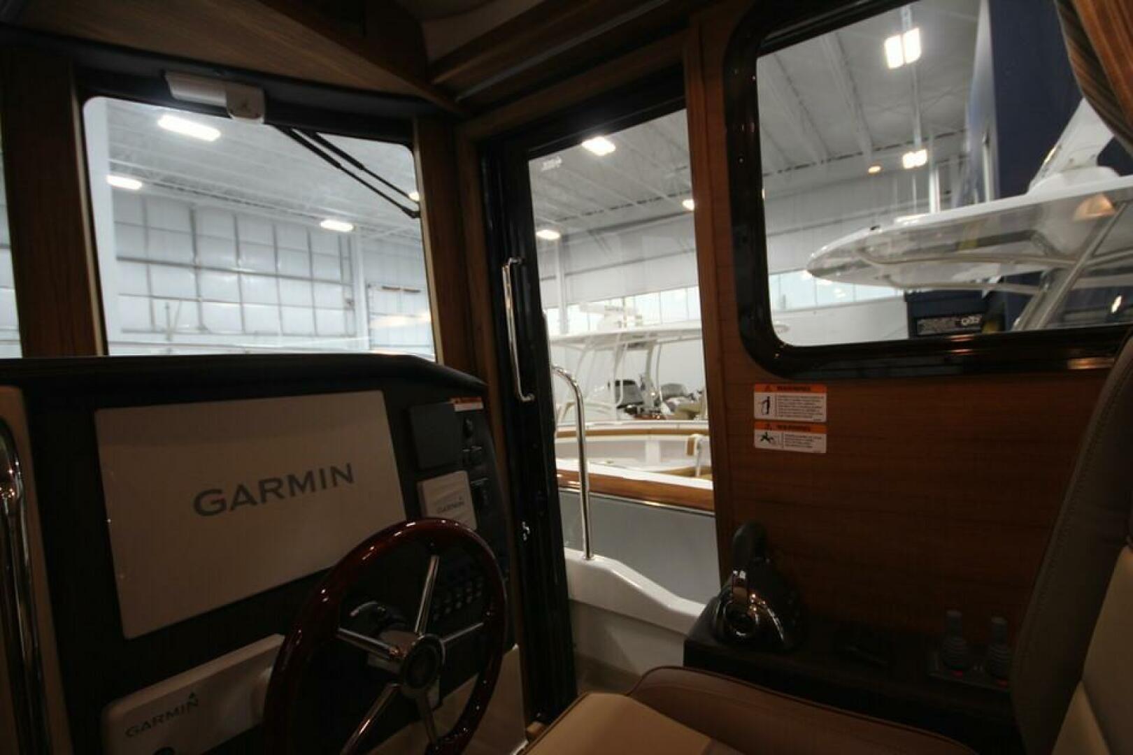 Slide: The Image of Ranger Tug R-31 Command Bridge Luxury Edition 2025 - 5157170