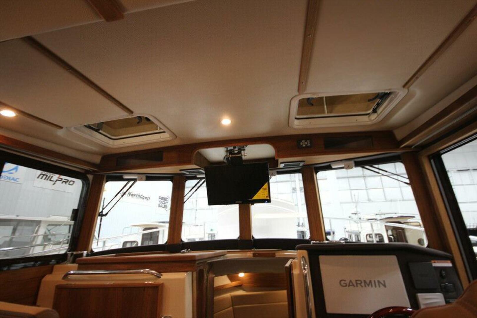 Slide: The Image of Ranger Tug R-31 Command Bridge Luxury Edition 2025 - 5157195