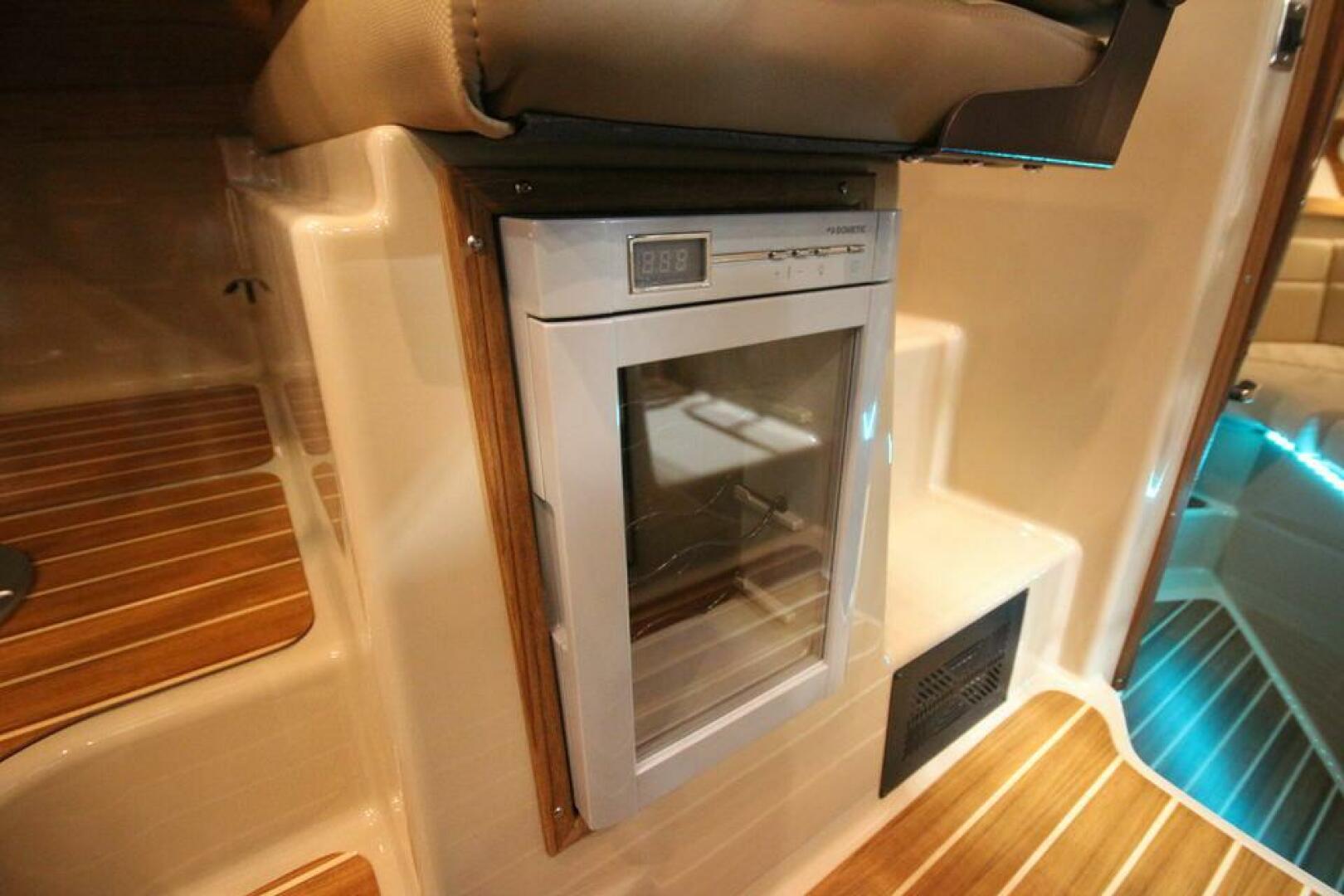 Slide: The Image of Ranger Tug R-31 Command Bridge Luxury Edition 2025 - 5157196