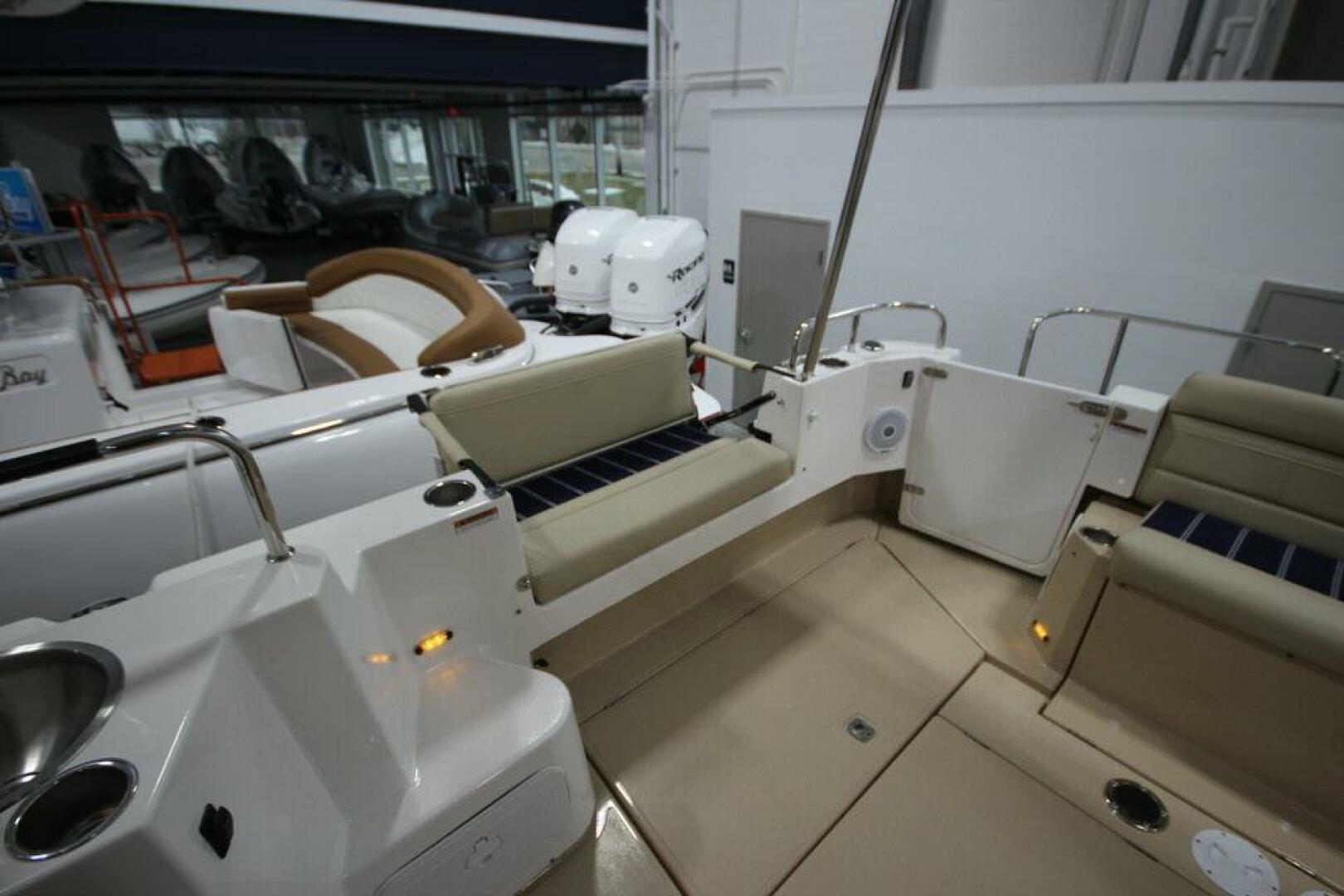 Slide: The Image of Ranger Tug R-31 Command Bridge Luxury Edition 2025 - 5157197