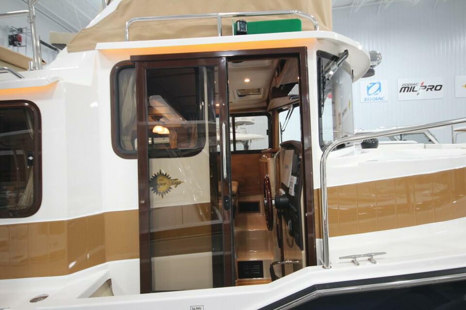 Slide: The Image of Ranger Tug R-31 Command Bridge Luxury Edition 2025 - 5157212