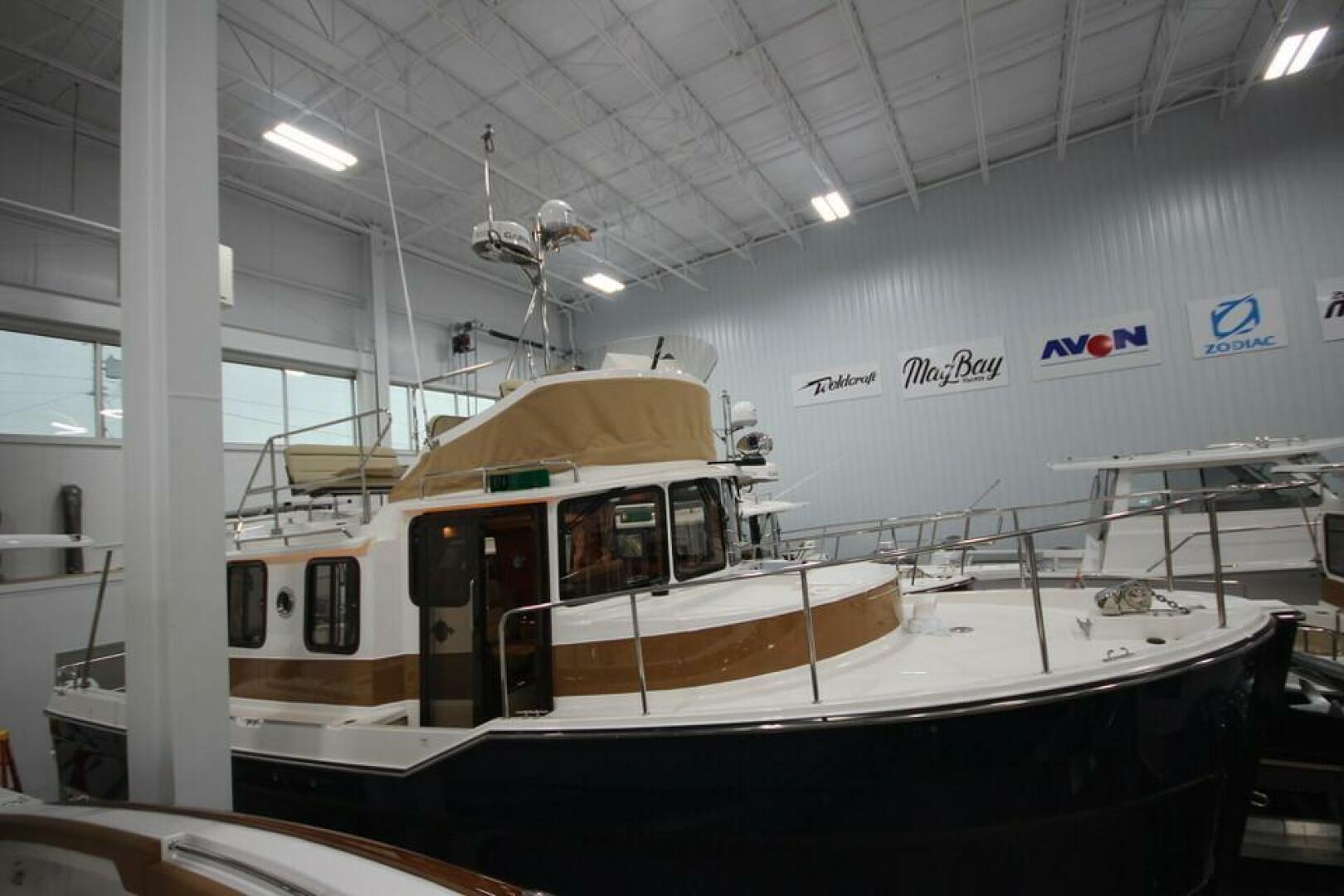 Slide: The Image of Ranger Tug R-31 Command Bridge Luxury Edition 2025 - 5157213