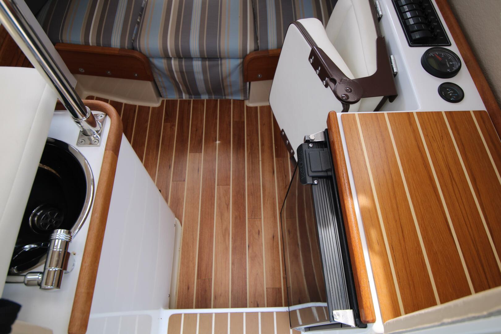 Slide: The Image of Ranger Tug R21-EC 2016 - 5279519