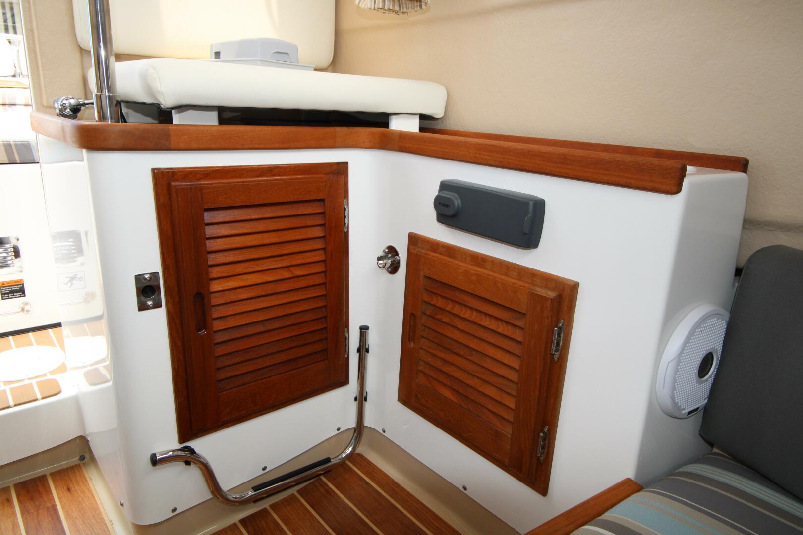 Slide: The Image of Ranger Tug R21-EC 2016 - 5279525