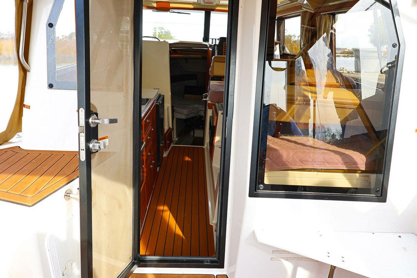 Slide: The Image of Ranger Tug R27 LE 2022 - 4765924
