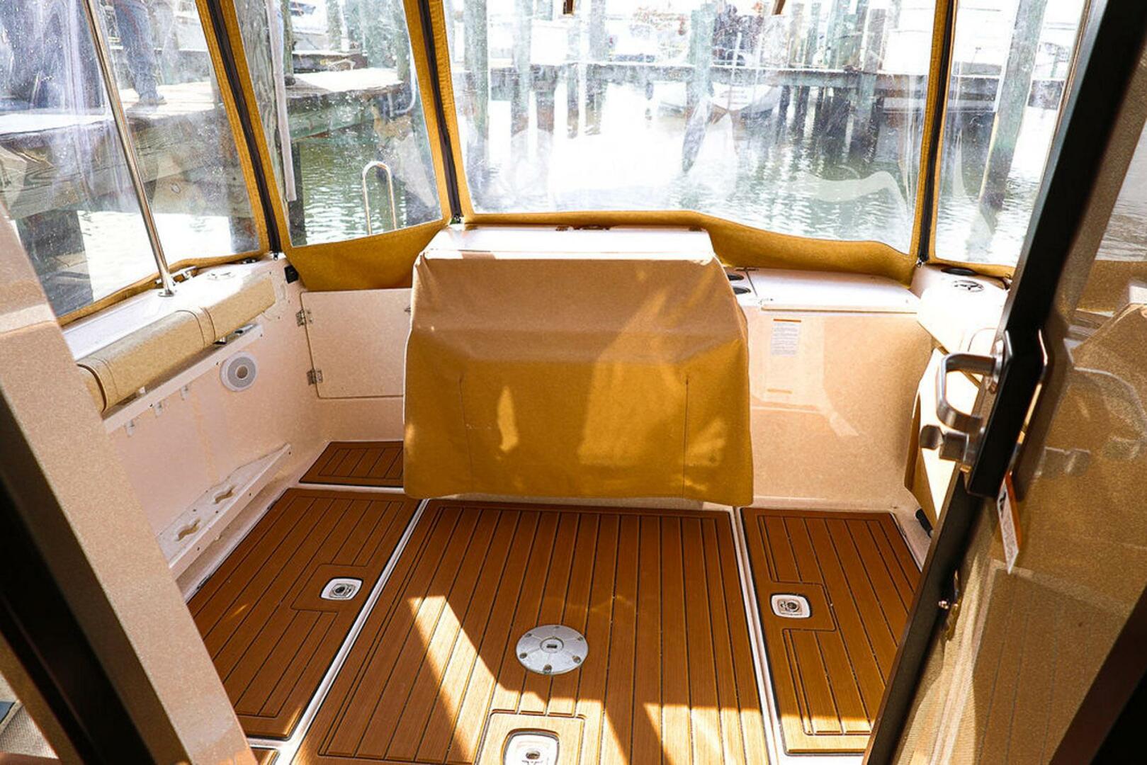 Slide: The Image of Ranger Tug R27 LE 2022 - 4765926