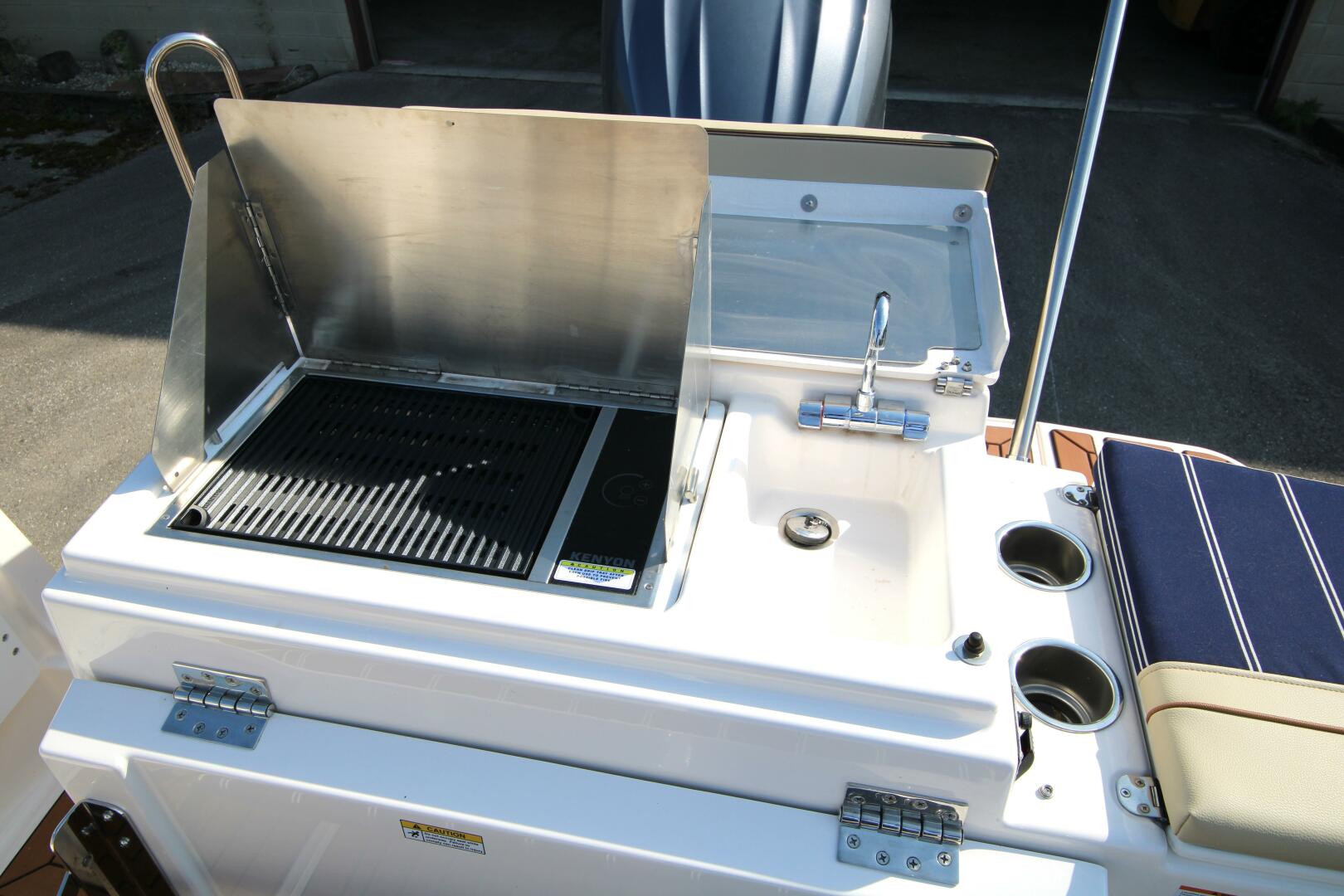 Slide: The Image of Ranger Tug R27 Luxury Edition w/ Custom Aluminum Trailer 2023 - 5181892