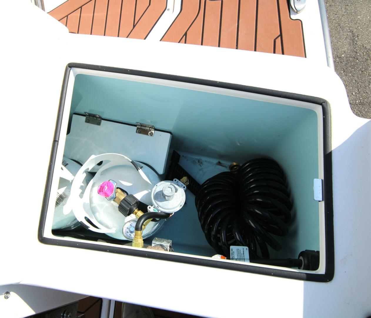 Slide: The Image of Ranger Tug R27 Luxury Edition w/ Custom Aluminum Trailer 2023 - 5181893