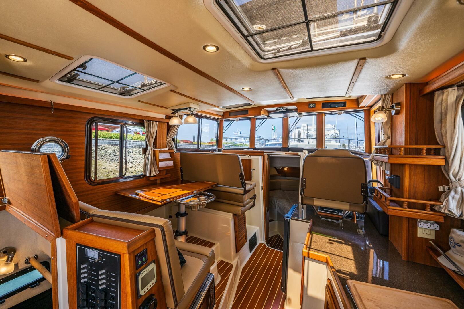 Slide: The Image of Ranger Tug R31-CB 2021 - 5503521