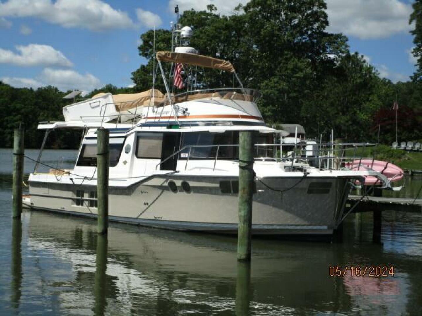 Slide: The Image of 43' Ranger Tugs starboard forward profile - 4375220