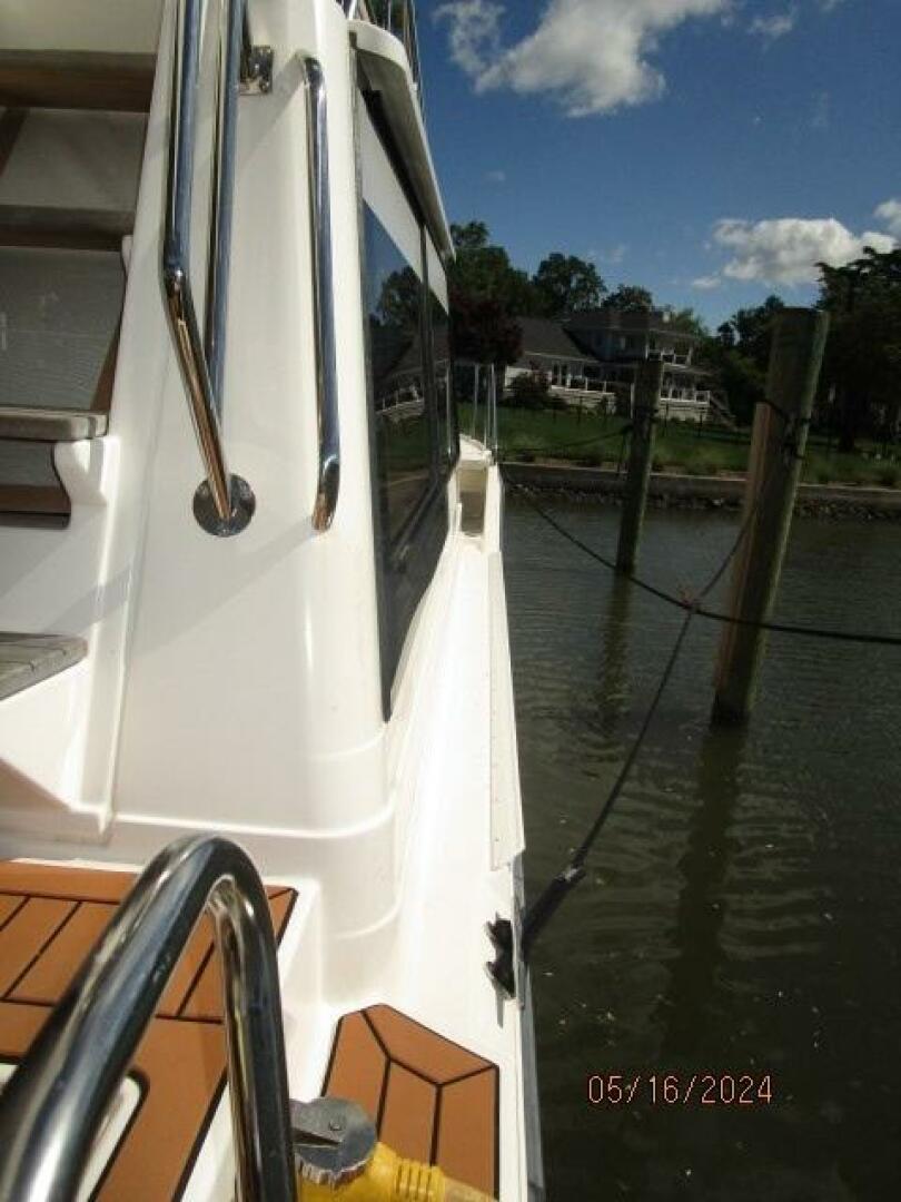 Slide: The Image of 43' Ranger Tugs starboard side deck2 - 4375224
