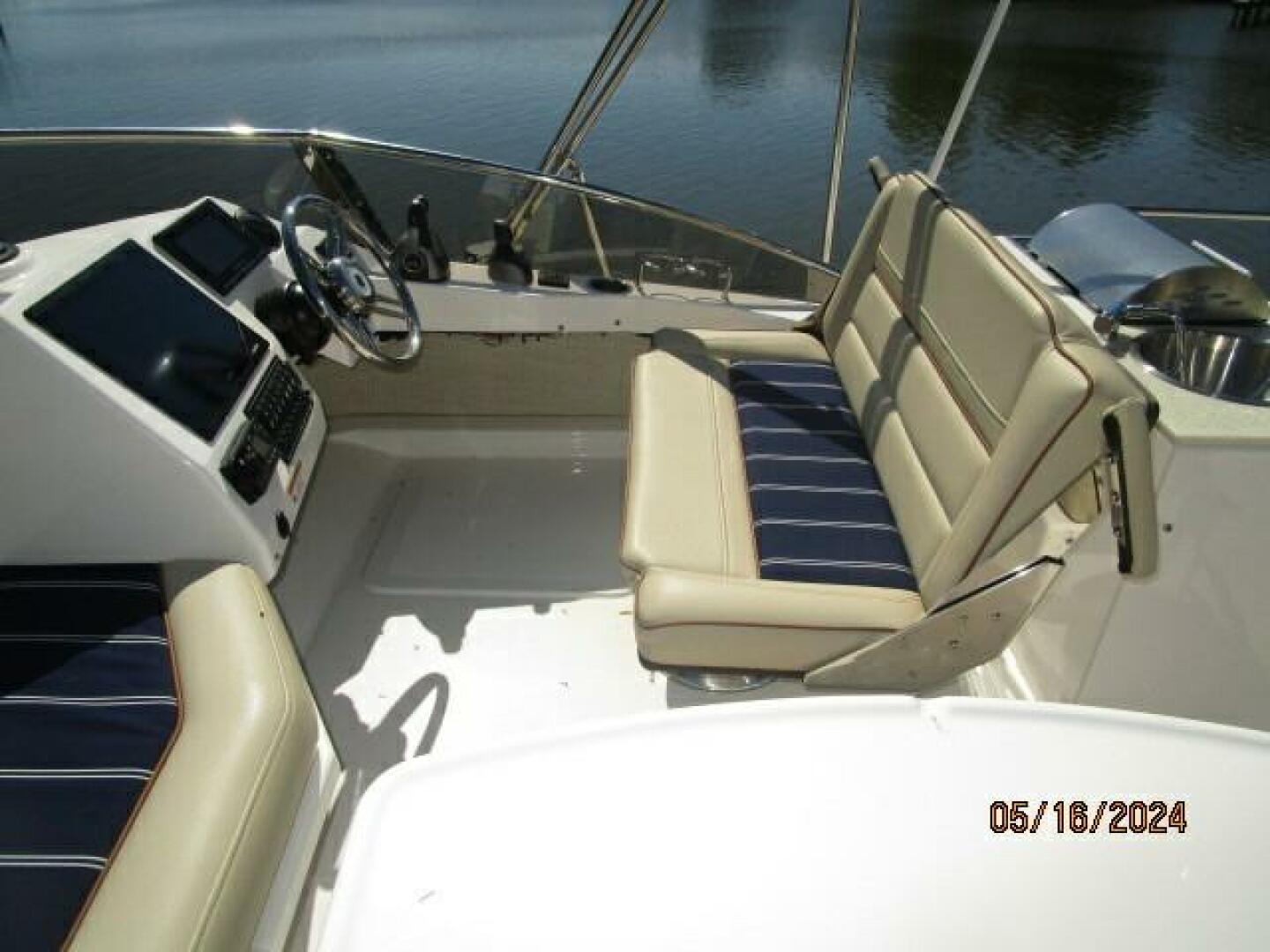 Slide: The Image of 43' Ranger Tugs flybridge starboard - 4375164