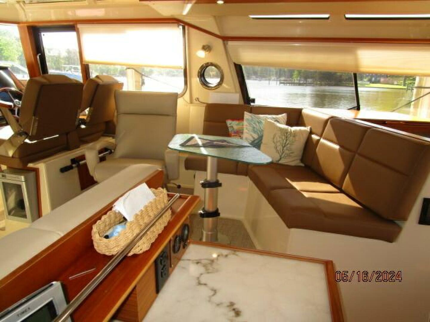 Slide: The Image of 43' Ranger Tugs salon starboard - 4375213