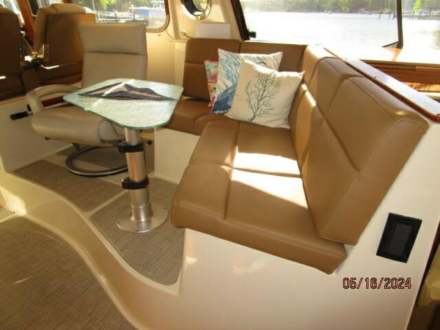 Slide: The Image of 43' Ranger Tugs salon starboard seating - 4375214