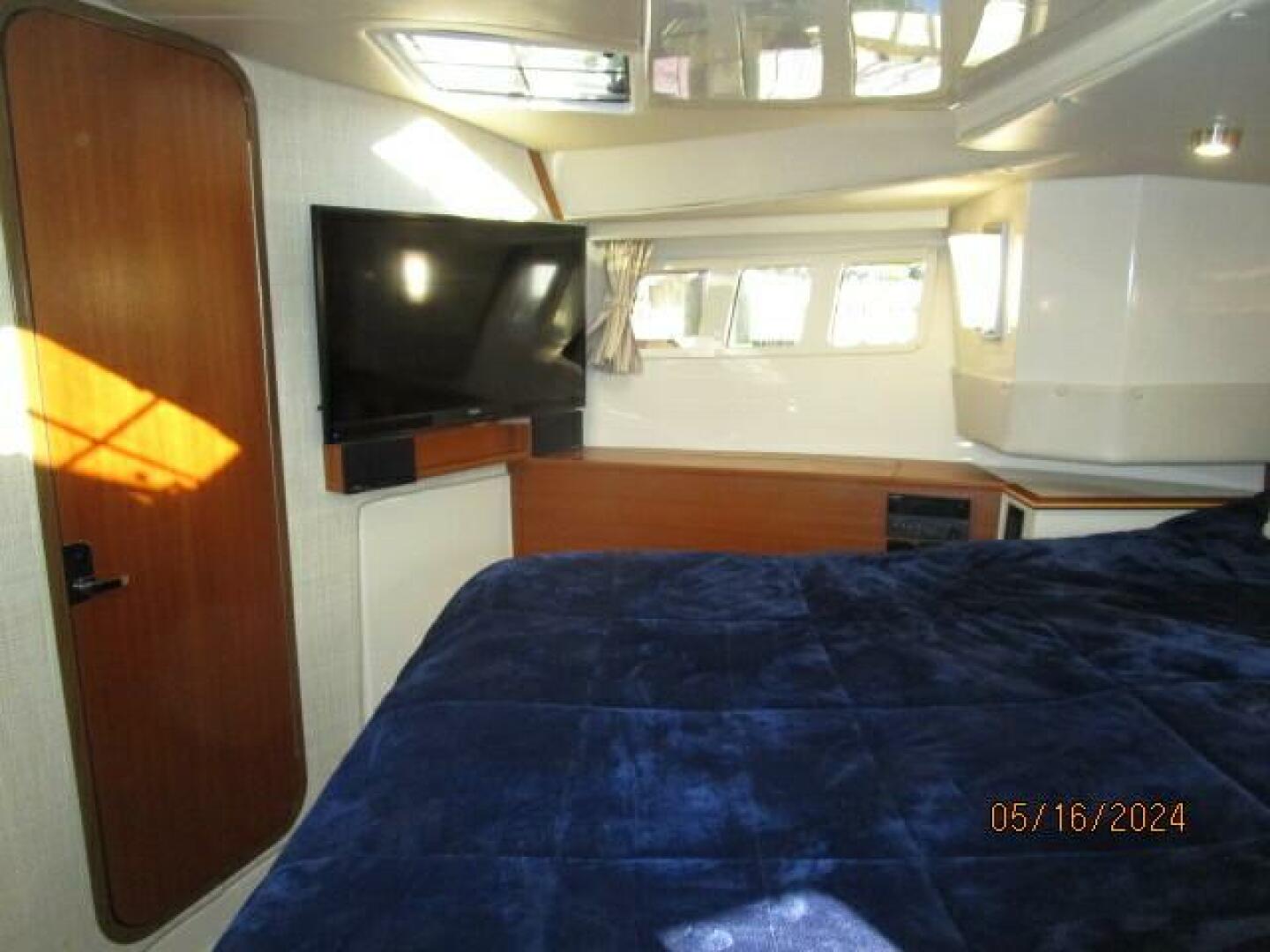 Slide: The Image of 43' Ranger Tugs master stateroom port - 4375194