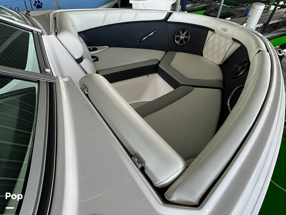 Slide: The Image of Regal 2000 ES 2020 - 14186027