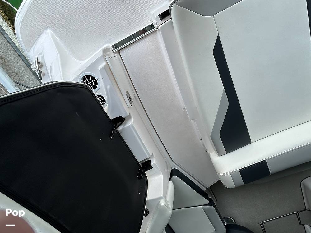 Slide: The Image of Regal 2000 ES 2020 - 14186035