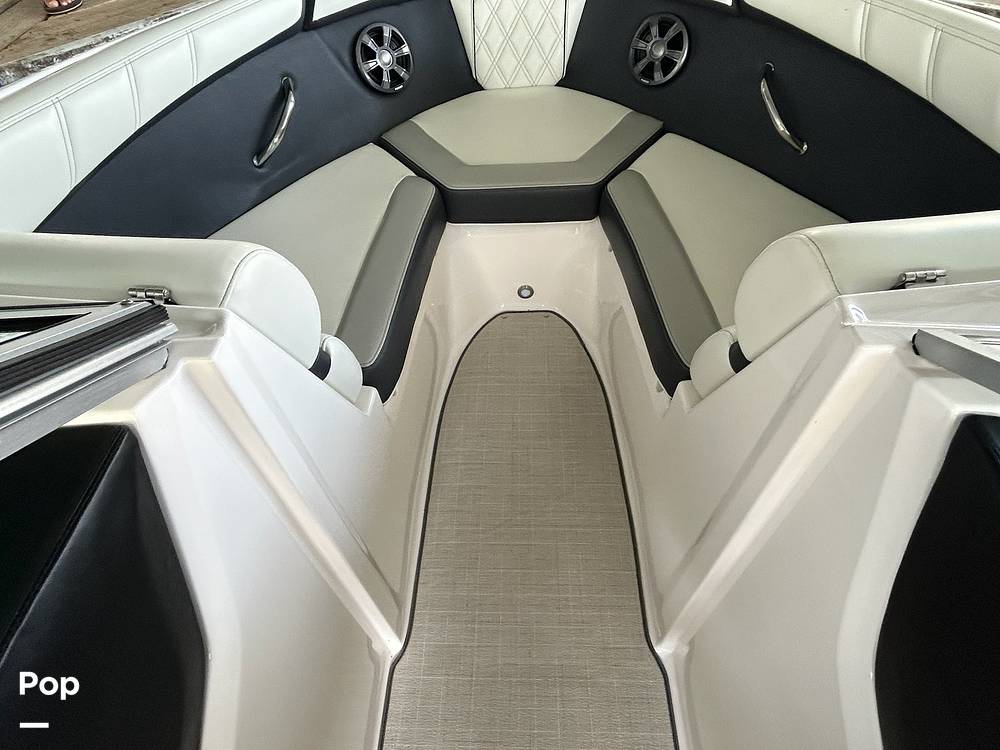Slide: The Image of Regal 2000 ES 2020 - 14186044