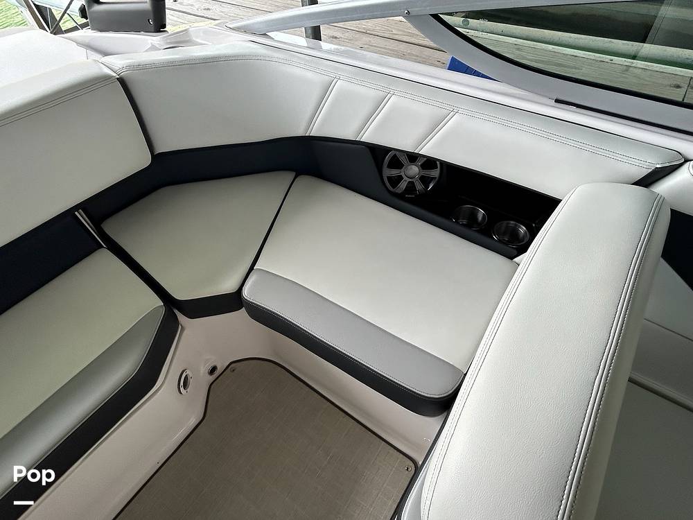 Slide: The Image of Regal 2000 ES 2020 - 14186056