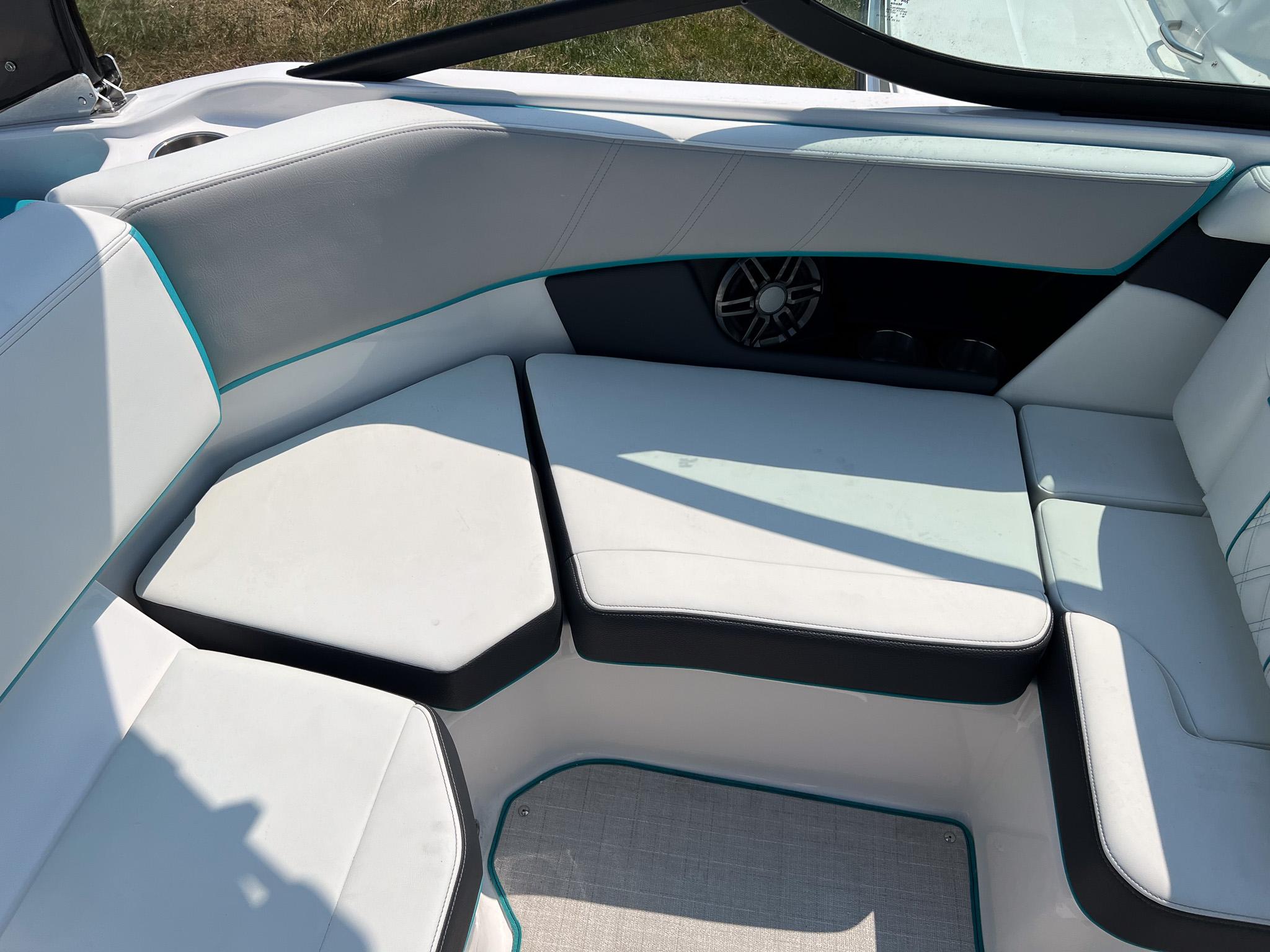 Slide: The Image of Regal 2000 ESX 2023 - 5