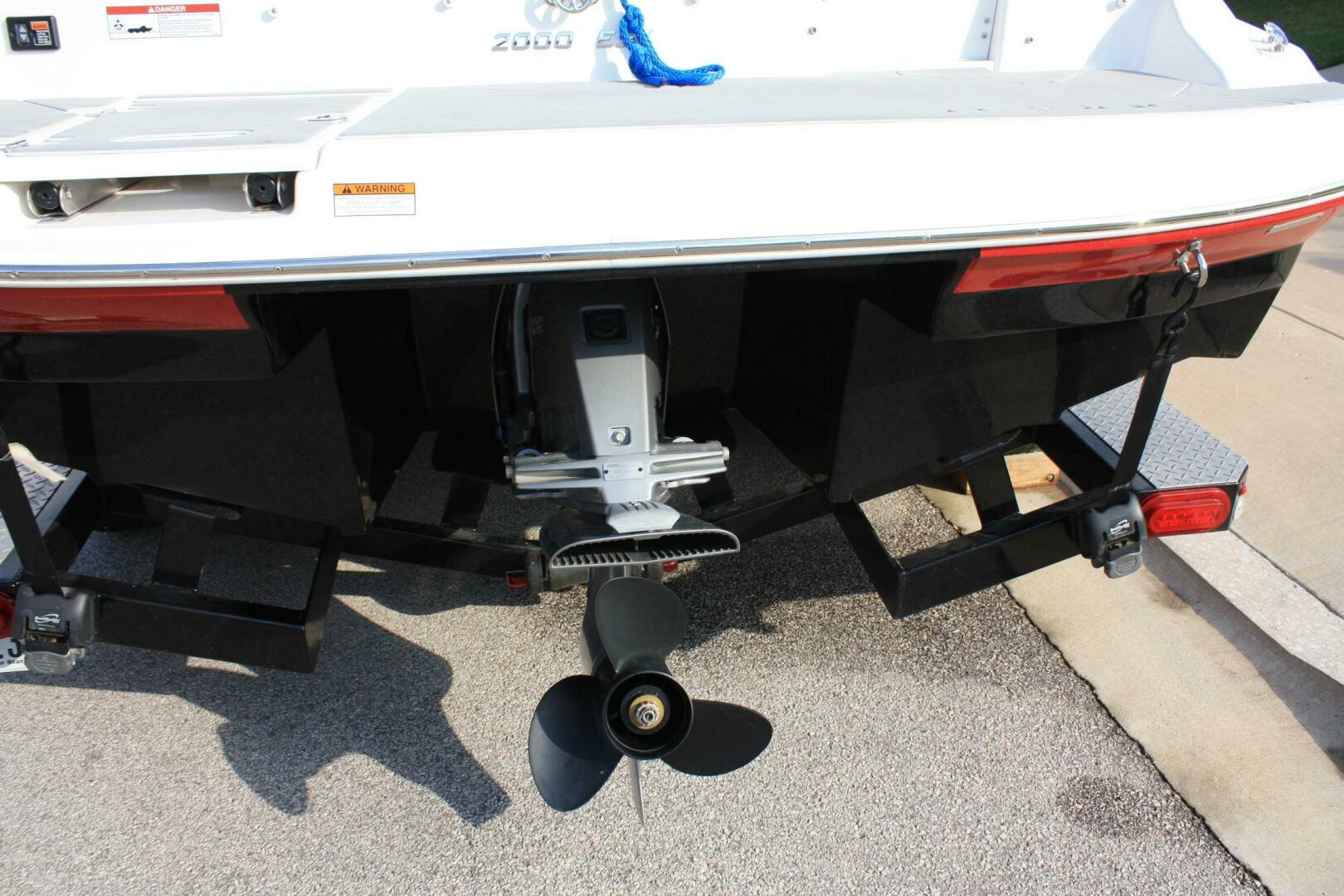 Slide: The Image of Regal 2000 ESX Bowrider 2017 - 5284924