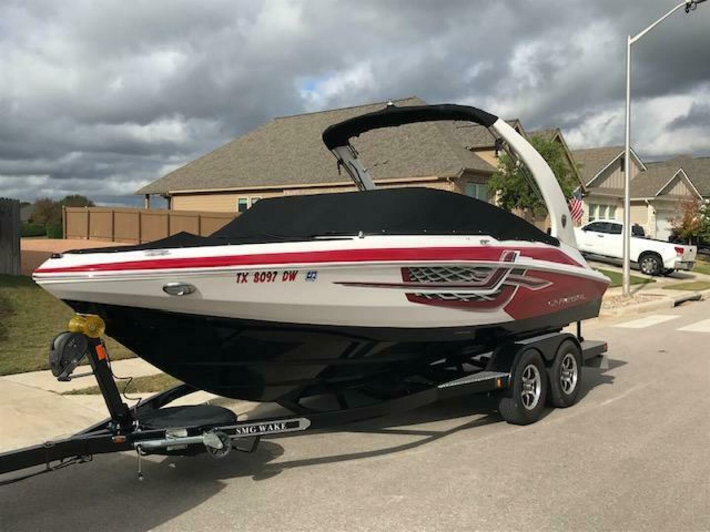 Slide: The Image of Regal 2000 ESX Bowrider 2017 - 5284925