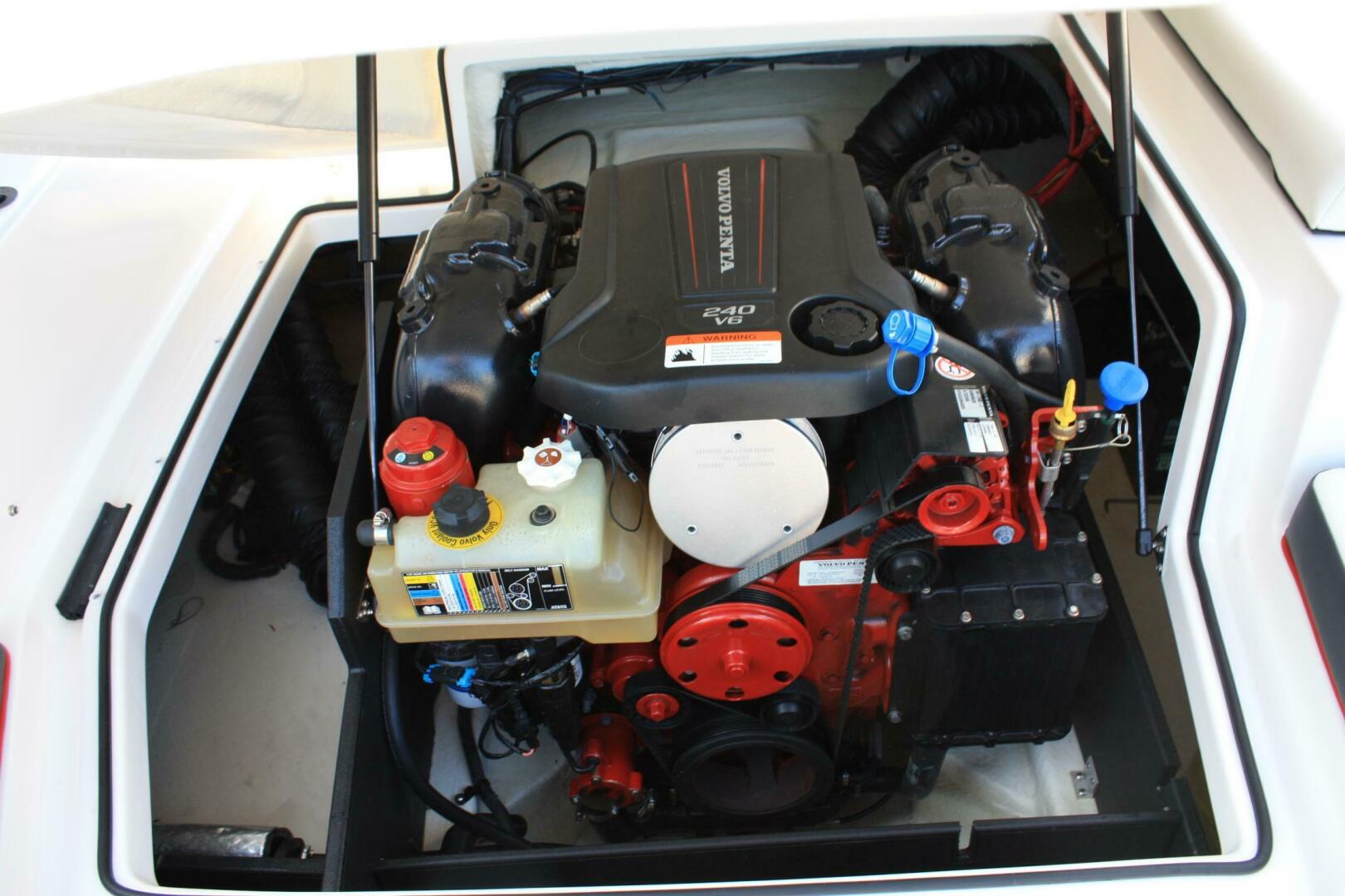 Slide: The Image of Regal 2000 ESX Bowrider 2017 - 5284940