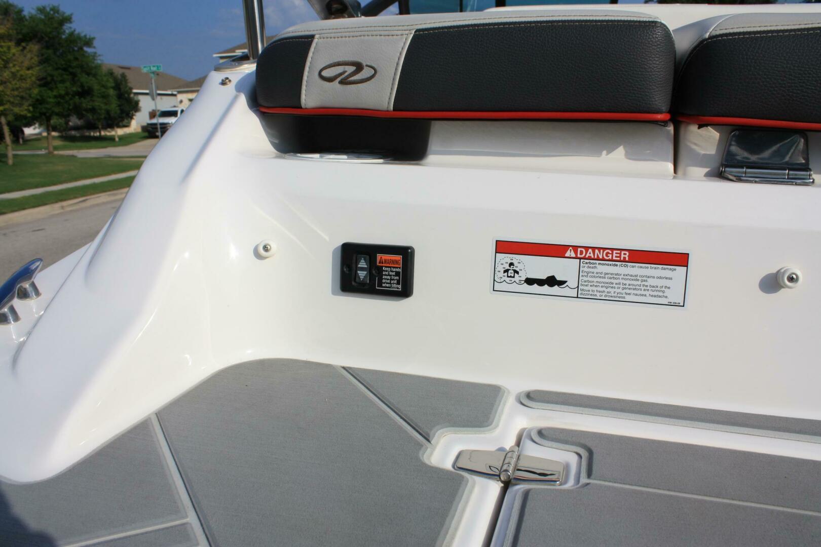 Slide: The Image of Regal 2000 ESX Bowrider 2017 - 5284944