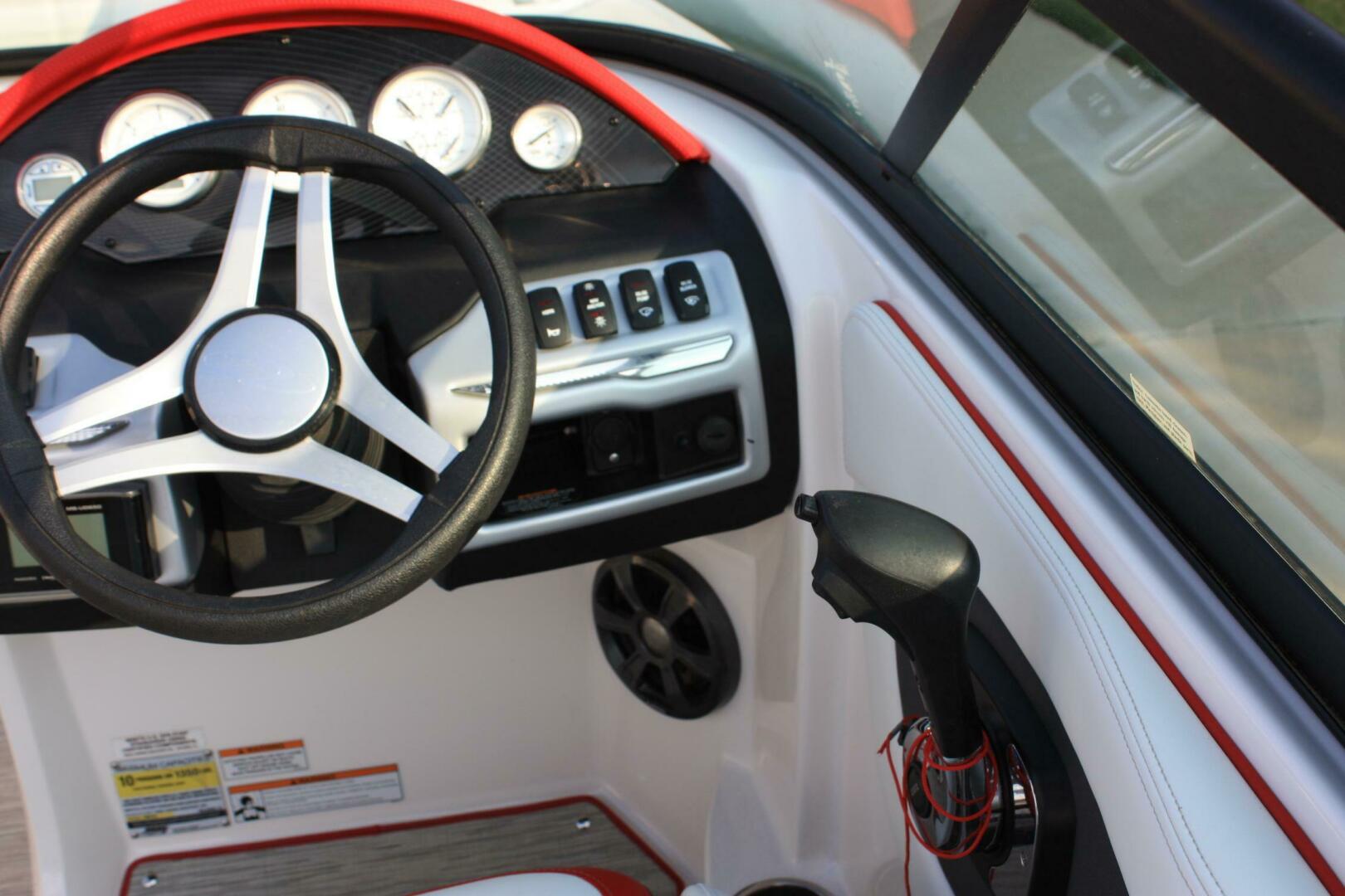 Slide: The Image of Regal 2000 ESX Bowrider 2017 - 5284946