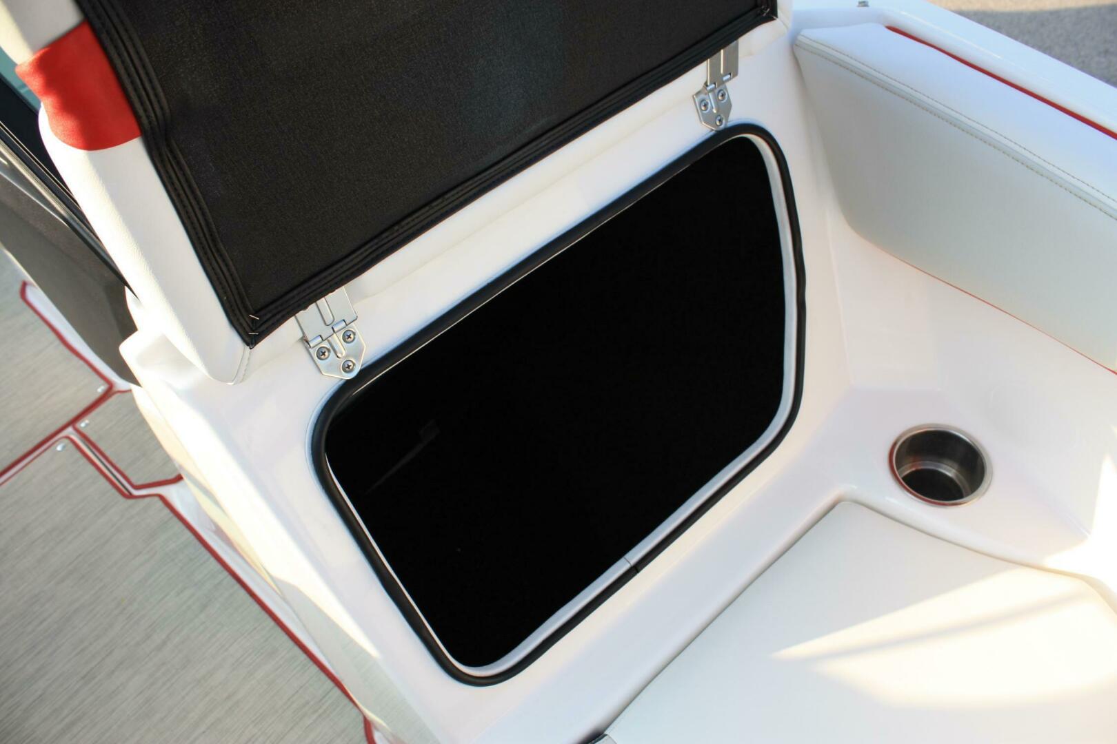 Slide: The Image of Regal 2000 ESX Bowrider 2017 - 5284949