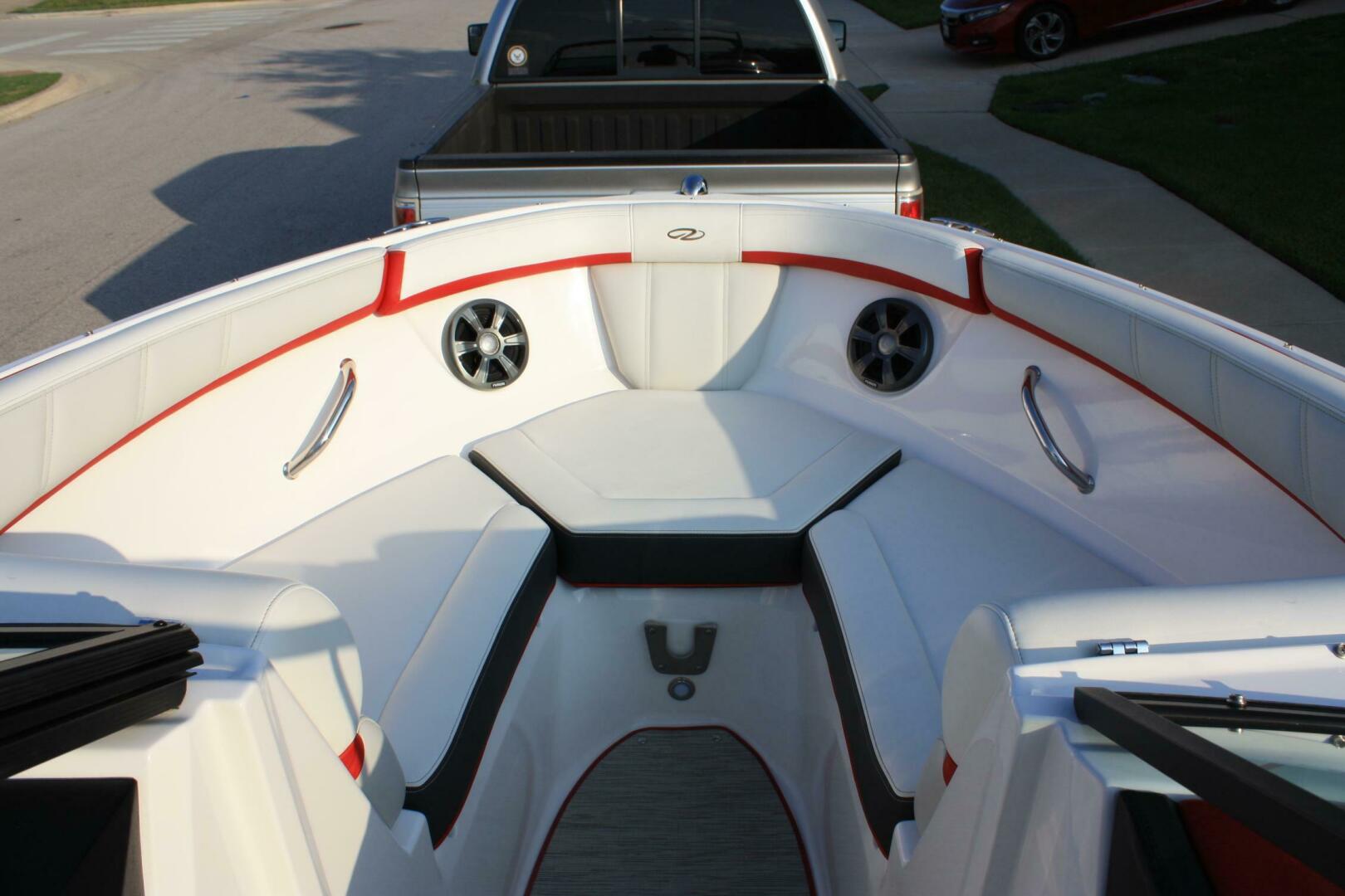 Slide: The Image of Regal 2000 ESX Bowrider 2017 - 5284950