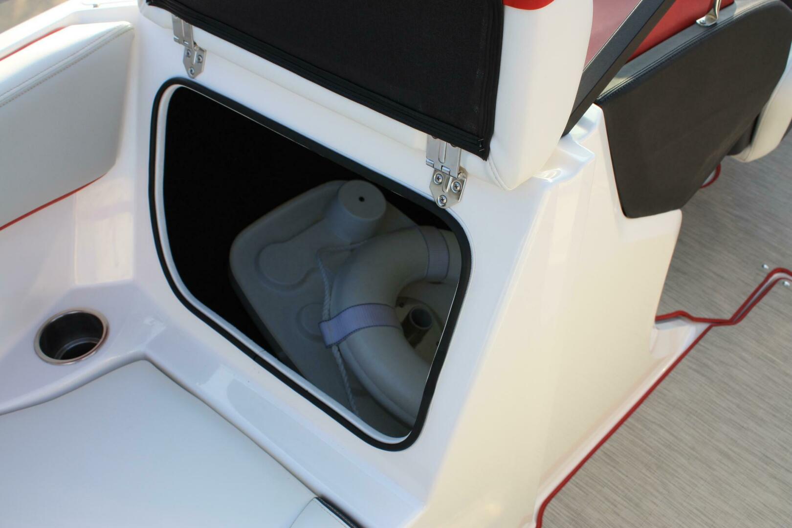 Slide: The Image of Regal 2000 ESX Bowrider 2017 - 5284954