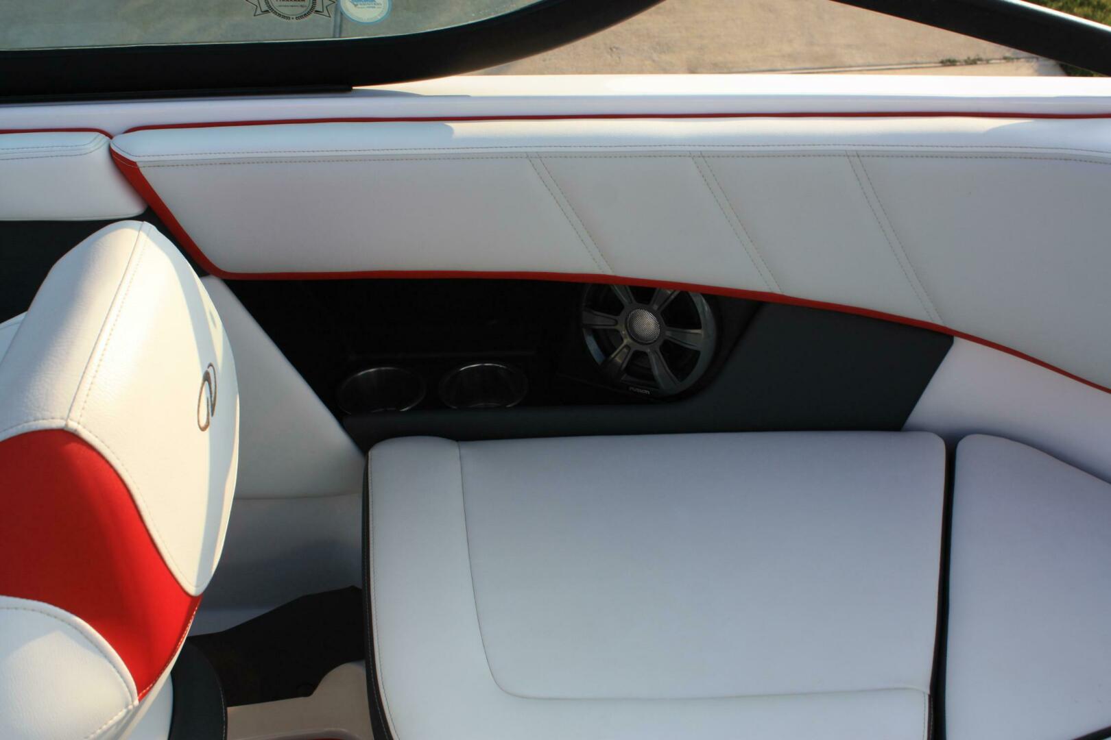 Slide: The Image of Regal 2000 ESX Bowrider 2017 - 5284955