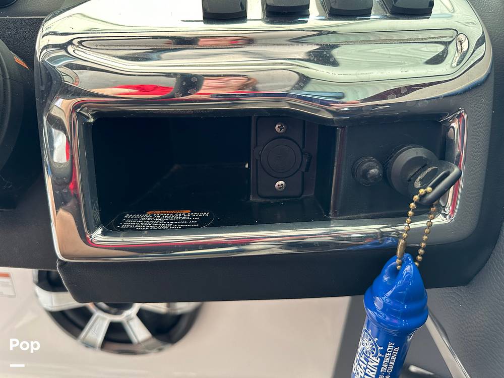 Slide: The Image of Regal 2100 RX SURF 2018 - 14728018