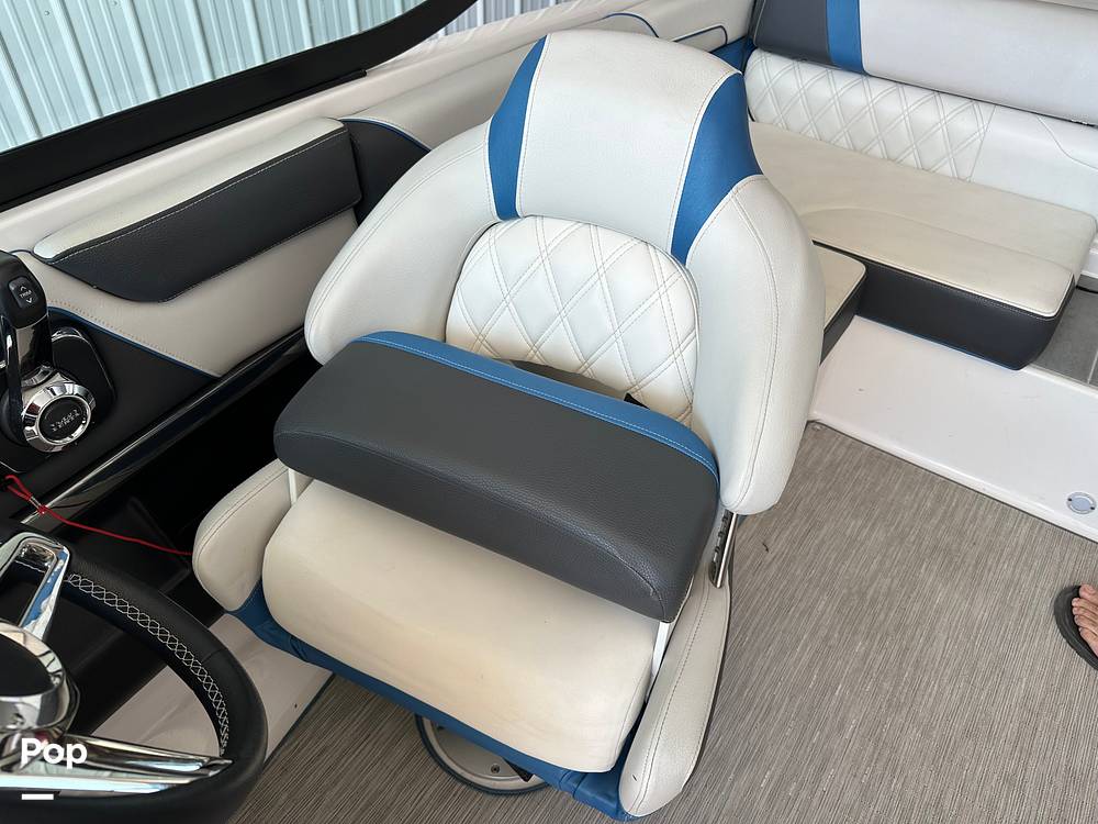 Slide: The Image of Regal 2100 RX SURF 2018 - 14728032