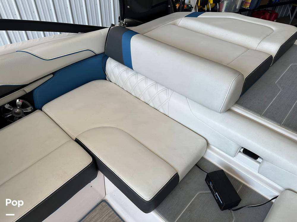 Slide: The Image of Regal 2100 RX SURF 2018 - 14728048