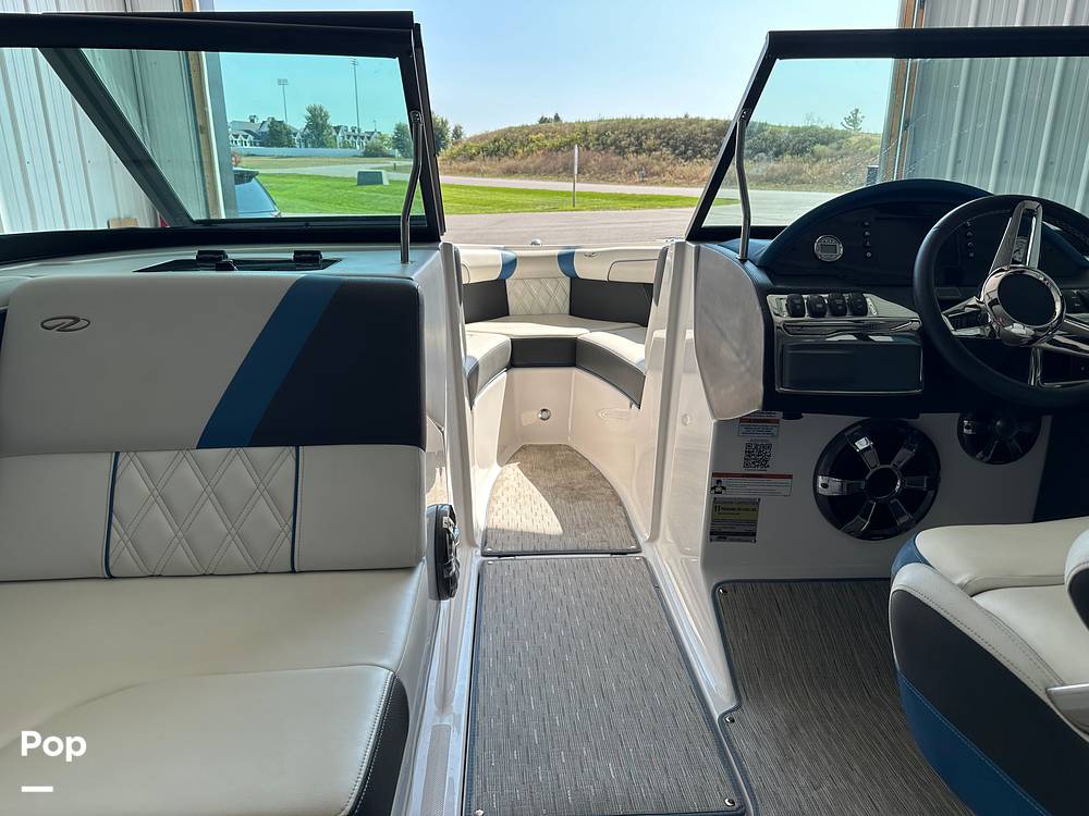 Slide: The Image of Regal 2100 RX SURF 2018 - 14728060