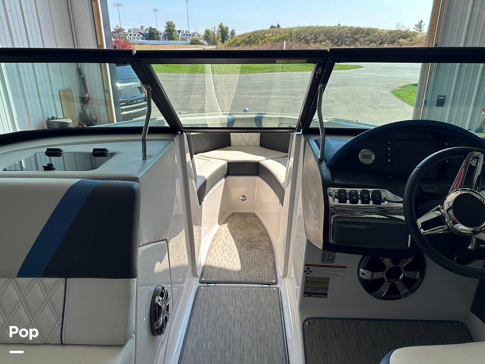 Slide: The Image of Regal 2100 RX SURF 2018 - 14728062